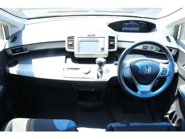 すっきりとしたダッシュボード回り！フロントビューの視界も良くて運転しやすいですよ♪