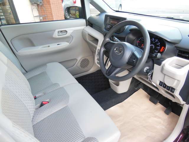 納車前には専用の機械を使い車内を除菌していき清潔にしていきます！！