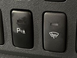 【コーナーセンサー】バンパーに付いたセンサーが障害物を検知！一定の距離に近づくとアラートで教えてくれます♪狭い駐車スペースや車庫入れ時も安心ですね☆