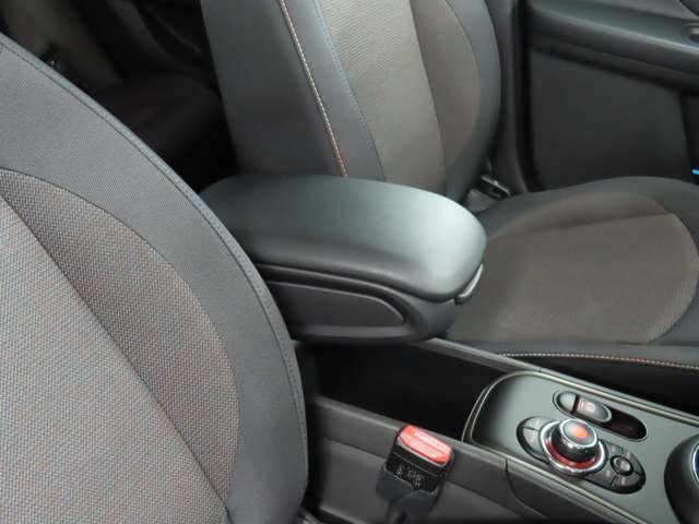 アームレストがあります。