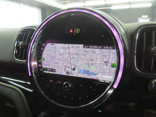 純正ナビゲーションを装備しています。タッチパネルタイプのHDDナビゲーションです。ブルートゥースやUSBのご使用が可能です。