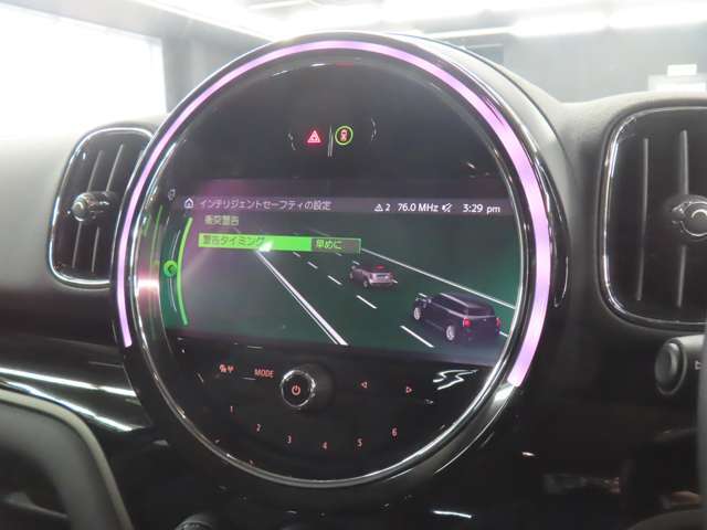 衝突警告システム、衝突軽減ブレーキが装備されております。