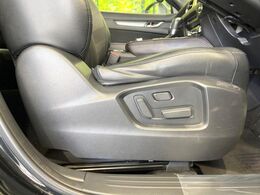 【パワーシート】スイッチ一つで簡単にシートの微調整が可能！電動だから力もいりません！快適なシートポジションにセットして、快適なドライブをお楽しみください。