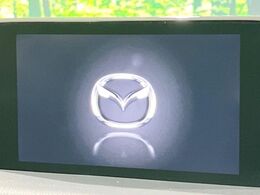 【マツダコネクトナビ】車内の雰囲気にマッチした一体型タイプのナビ。各種車輌設定やBluetooth再生等、様々な機能が楽しめます。直感的なダイヤル操作が可能で、使い勝手も良好です。