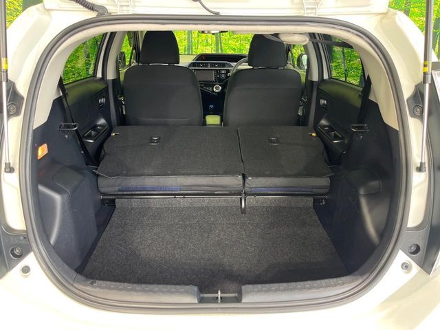 普段のお買い物や通勤、送迎等に十分な荷室スペースを確保しております。セカンドシートを倒すと、大きな荷物の積載も可能です♪