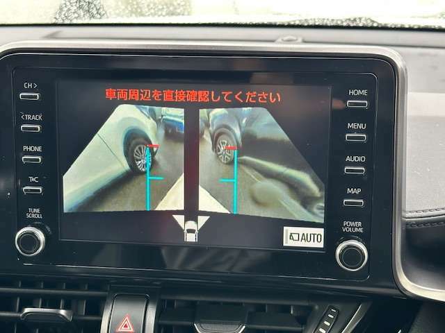 左右のドアミラーに設置されたカメラからの映像を表示し、路肩への幅寄せや狭い路地でのすれ違いなどのケースにおいて、車両側方の安全確認や接触回避の操作をサポートするモードです。