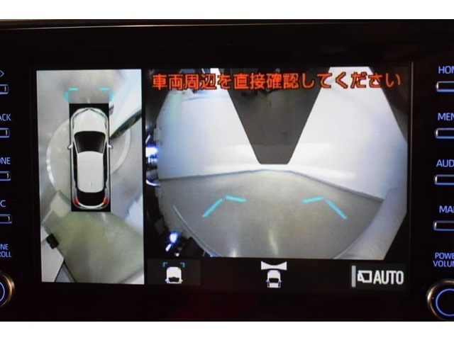 パノラミックビューモニター付きです。車両を上から見たような映像をディスプレイオーディオ画面に表示。運転席からの目視だけでは見にくい、車両周辺の状況をリアルタイムでしっかり確認できます。