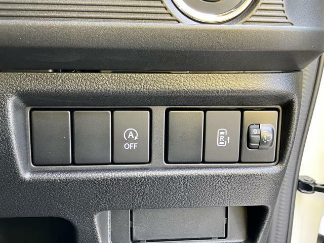 運転席側のこちらのスイッチから後席右スライドドアの開閉操作が可能です。