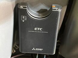 【ETC】高速道路の料金所をストレスなく通過！話題のスポットやサービスエリアに多い「スマートIC」利用時は必須のアイテムです。当店でセットアップを実施、ご納車当日からすぐにご利用いただけます！