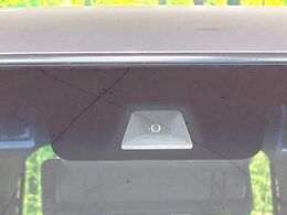 【ホンダセンシング】走行中に前方の車両等を認識し、衝突しそうな時は警報とブレーキで衝突回避と被害軽減をアシスト。より安全にドライブをお楽しみいただけます。