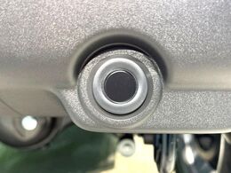 【クリアランスソナー】バンパーに付いたセンサーが障害物を検知！一定の距離に近づくとアラートで教えてくれます♪狭い駐車スペースや車庫入れ時も安心ですね☆