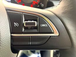 【クルーズコントロール】高速道路もラクラク走行。アクセルを離しても一定速度で走行ができ、長距離運転時の負担を軽減！加速・減速も簡単なスイッチ操作で調整できます。