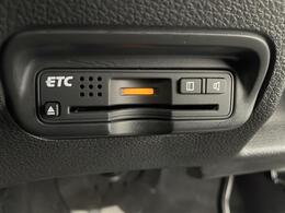 【ETC】有料道路を利用する際に料金所で停止することなく通過できる、ETC車載器（ノンストップ自動料金収受システム機器）が装備されています。セットアップを行うことで利用可能になります。