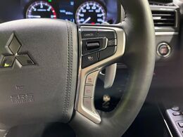 【レーダークルーズコントロール】高速道路での長距離走行が楽に！！自動で速度を保つクルーズコントロールが、衝突軽減システムと連携し、前方の車両を感知して車間を保つように速度調節してくれます！！