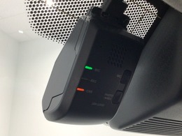 もしもの衝突の時、あなたの走行状態をしっかりと記録するドライブレコーダーも付いているので、万が一の時にも安心です。