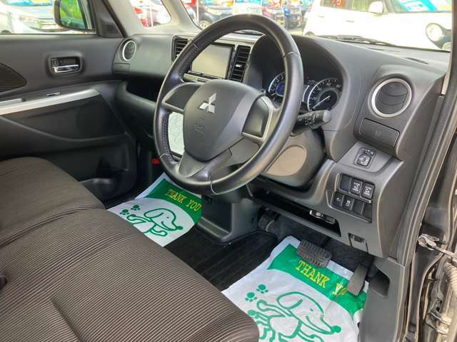 運転席廻りです☆小郡車輌ってどんなお店なの？！ってかたは口コミをチェックしてみてください☆当社ユーザー様より生のお言葉を掲載させて頂いております☆お店選びのお手伝いになれば幸いです！