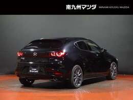 【MAZDA3】光の映り込みだけで、「面のうつろい」を表現し、見る場所、時間、天気によりさまざまな表情を見せ、見るたびに「このクルマにして良かった」と思っていただける車です。洗車も楽しくなります。