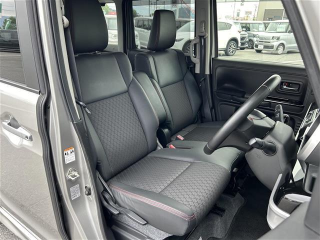 【運転席】座り心地が良いシートなので長時間の運転でも快適にお過ごしいただけます。新品のフロアマットのご注文も可能です。掲載箇所以外にご希望の写真がございましたらお気軽にお問い合わせ下さい。