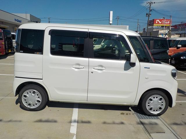 両手に荷物を抱えていても、携帯リモコンを身につけていれば、リクエストスイッチを押すだけでドアの施錠・解除が可能です