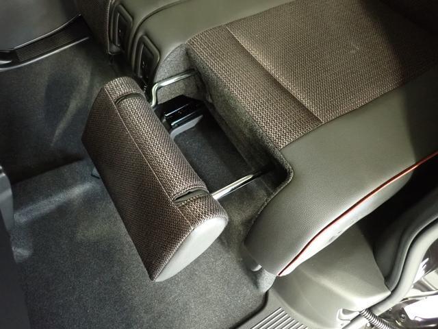 ロングドライブでも足が疲れにくい　オットマンを装備しています。