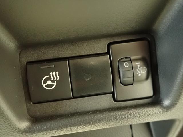 冬場の運転も快適☆　ステアリングヒーターを装備しています。