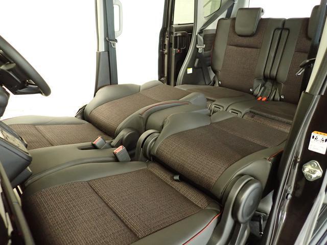 シートアレンジ多彩です。足を伸ばしてゆっくり休憩できる　広々車内です。
