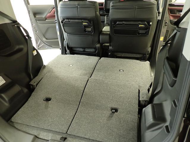 背もたれを前方に倒すと、ビッグラゲッジに早変わりします。大きな荷物もラクラク積み込みできます。