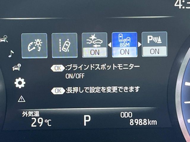 【ブラインドスポットモニター】走行中、ドアミラーの死角になりやすい箇所に後続車が接近するとサイドミラーのレンズに警告を表示！ドライバーに注意喚起をしてくれます。
