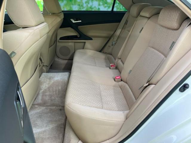 WECARSでは各商談席に大型モニターをご用意しております！見やすい大画面でゆったりと全国の在庫をご覧いただけます！是非ご来店お待ちしております！