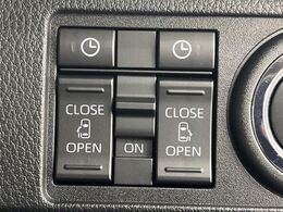 【両側スライドドア】駐車場で隣の車との間隔が狭く乗りにくい時、スライドドアなら安心！ドアオープン時も幅を取らず、開口部が広いので乗り降りがとっても簡単です。大きな荷物の出し入れも後席から可能♪