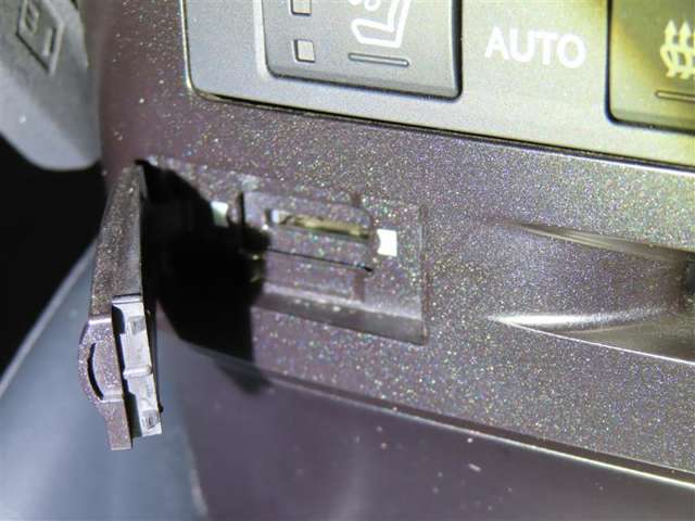 microSDカードスロットを装備しております。