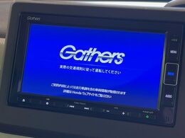 【純正ナビ】人気の純正ナビを装備しております。ナビの使いやすさはもちろん、オーディオ機能も充実！キャンプや旅行はもちろん、通勤や買い物など普段のドライブも楽しくなるはず♪