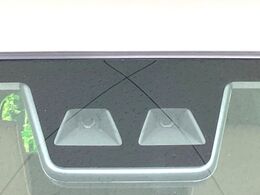 【スマートアシスト】走行中に前方の車両等を認識し、衝突しそうな時は警報とブレーキで衝突回避と被害軽減をアシスト。より安全にドライブをお楽しみいただけます。