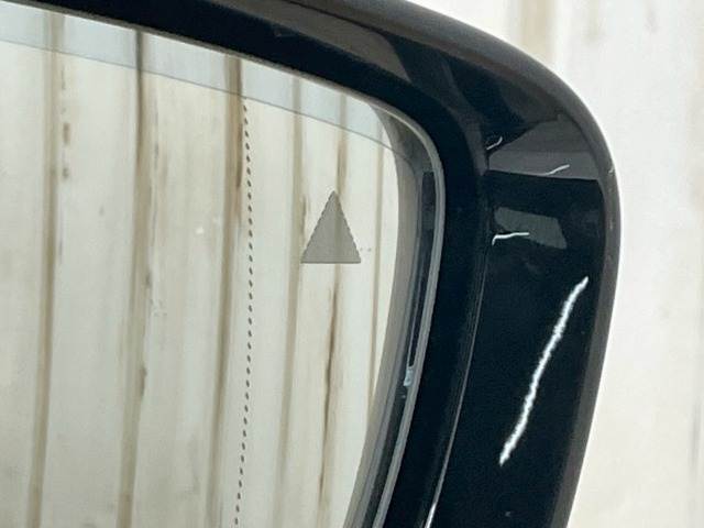 【ブラインドスポットモニター（BSM）】車線変更時に車両後方から来る車両を検知し安全をサポートする装置です。