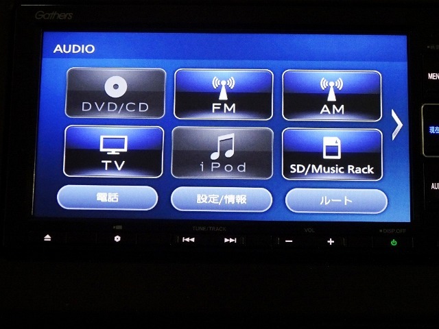 ホンダ純正ナビなのでダッシュボードにスッキリと収まっています。土地勘の無い所でも道に迷わず安心ですね！。AVも色々視聴でるのでドライブも楽しくなりますよ！