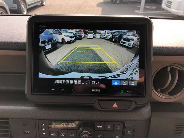 初心者の方や運転が苦手な方でも安心して駐車ができるリアカメラです。
