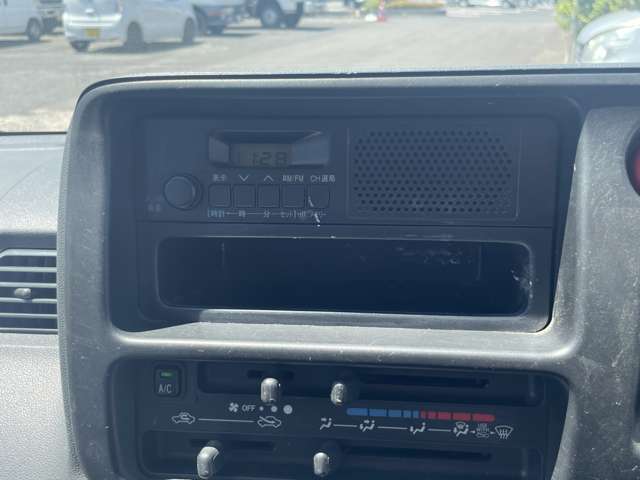 運転席操作部の写真です！席から操作しやすい位置に配置されており、快適な運転の強い味方となってくれます。ぜひ来場して、実際に触ってみてください♪