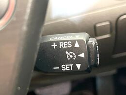 【クルーズコントロール】高速道路もラクラク走行。アクセルを離しても一定速度で走行ができ、長距離運転時の負担を軽減！加速・減速も簡単なスイッチ操作で調整できます。