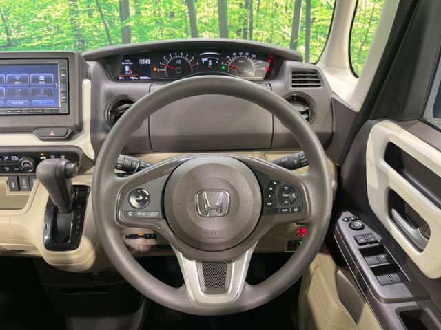 【ステアリングスイッチ】運転中、前方から目線をそらすことなく、オーディオ等の操作が可能な便利機能！安心＆快適なドライブを演出してくれます♪