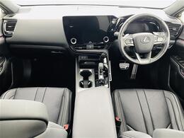 【インパネ全体】全方位で視界が広く、高い目線で運転もしやすいです！