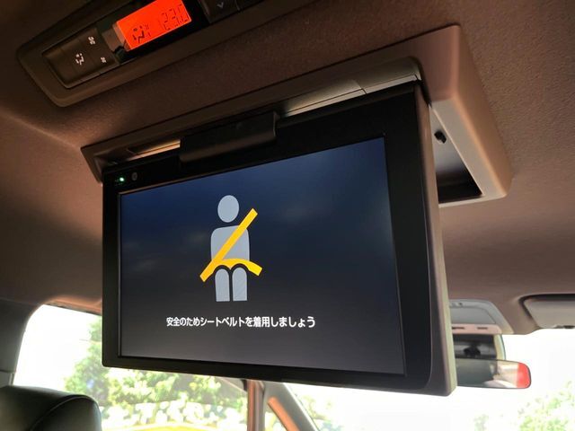 【フリップダウンモニター】家族や友人とお出かけする機会が多い方に大人気のフリップダウンモニター！大画面モニターで車内はエンタメ空間！退屈しがちな長距離ドライブも楽しい時間に変わります！