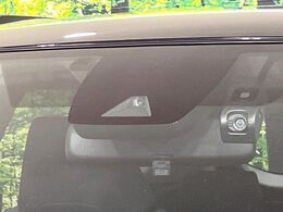 【トヨタセーフティセンス】走行中に前方の車両等を認識し、衝突しそうな時は警報とブレーキで衝突回避と被害軽減をアシスト。より安全にドライブをお楽しみいただけます。