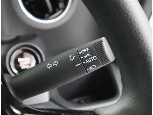 車外の明るさに応じて、自動的にライトの点灯・消灯をしてくれます！