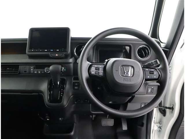 見通しのよいすっきりとした視界で、誰でも運転しやすいです。運転のしやすさは疲れにくさにも繋がりますよ♪
