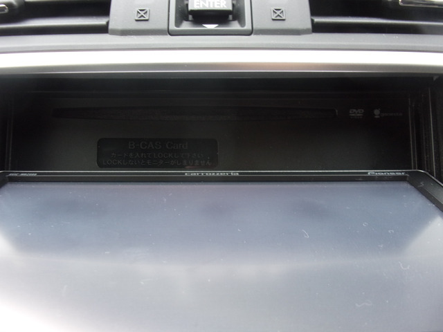 CD，DVD，SDカードスロットル。