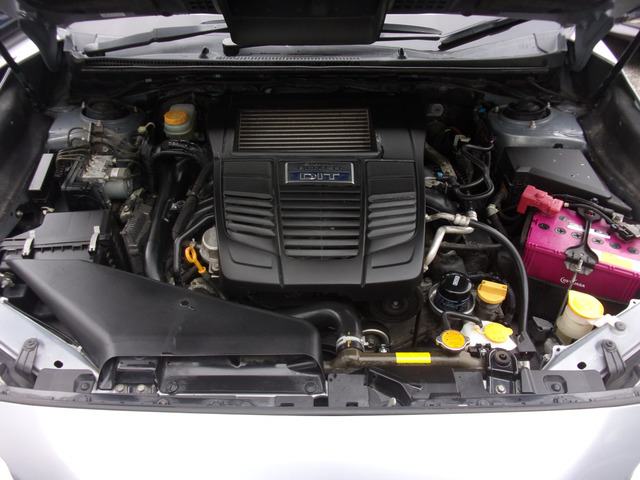 1.6リッタータイミングチェーン式エンジンはターボ付き。レギュラー仕様です。