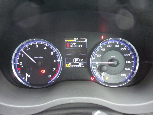 インフォメーションディスプレイ付きメーターパネル。