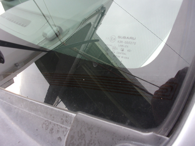 フロント熱線ウィンドウ付き。