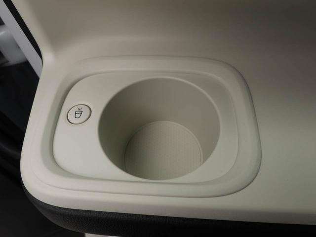 カップホルダーは運転席や助手席からちょうど手の届く位置です！！