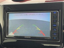 【バックカメラ】駐車時に後方がリアルタイム映像で確認できます。大型商業施設や立体駐車場での駐車時や、夜間のバック時に大活躍！運転スキルに関わらず、今や必須となった装備のひとつです！